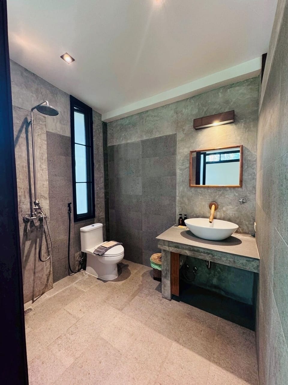 Comfort Villa, 2 Bedrooms, Courtyard View | Bathroom | Shower, rainfall showerhead, free toiletries, hair dryer