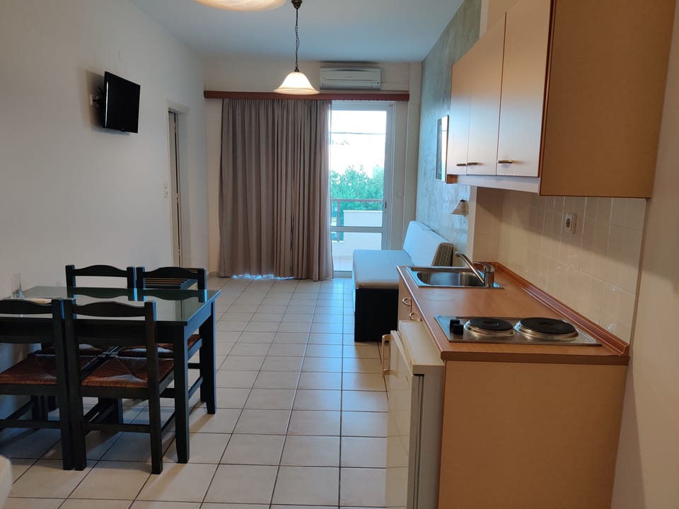 In-room safe, soundproofing, free WiFi, bed sheets