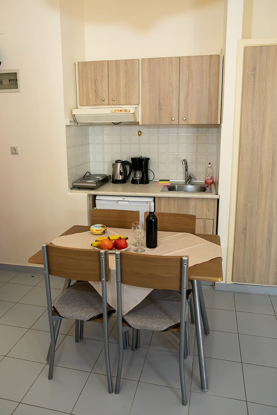 Standard Triple Room, 1 Bedroom, Garden Area | Private kitchen | Fridge, stovetop, coffee/tea maker, electric kettle