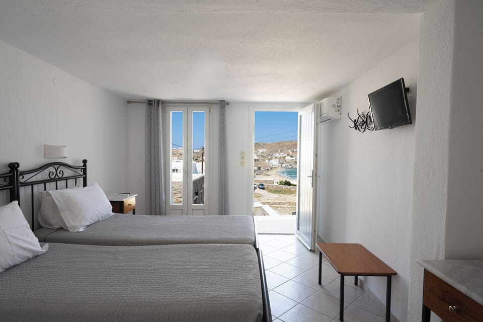 Double Room | In-room safe, iron/ironing board, free WiFi, bed sheets