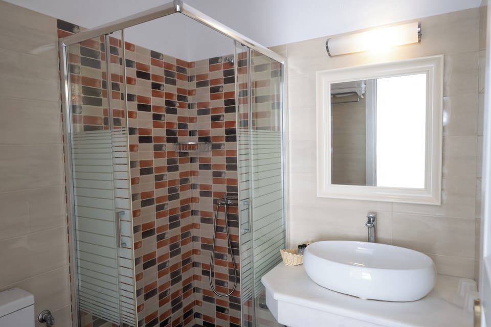 Studio, Sea View | Bathroom | Deep soaking tub, free toiletries, hair dryer, towels