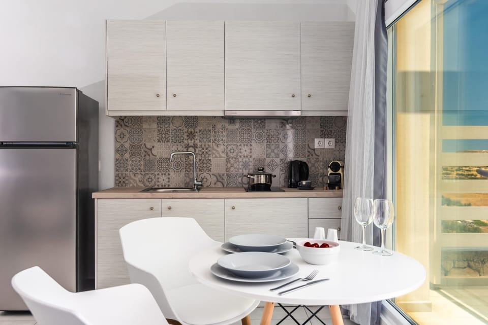 Studio, Hot Tub | In-room safe, iron/ironing board, free WiFi