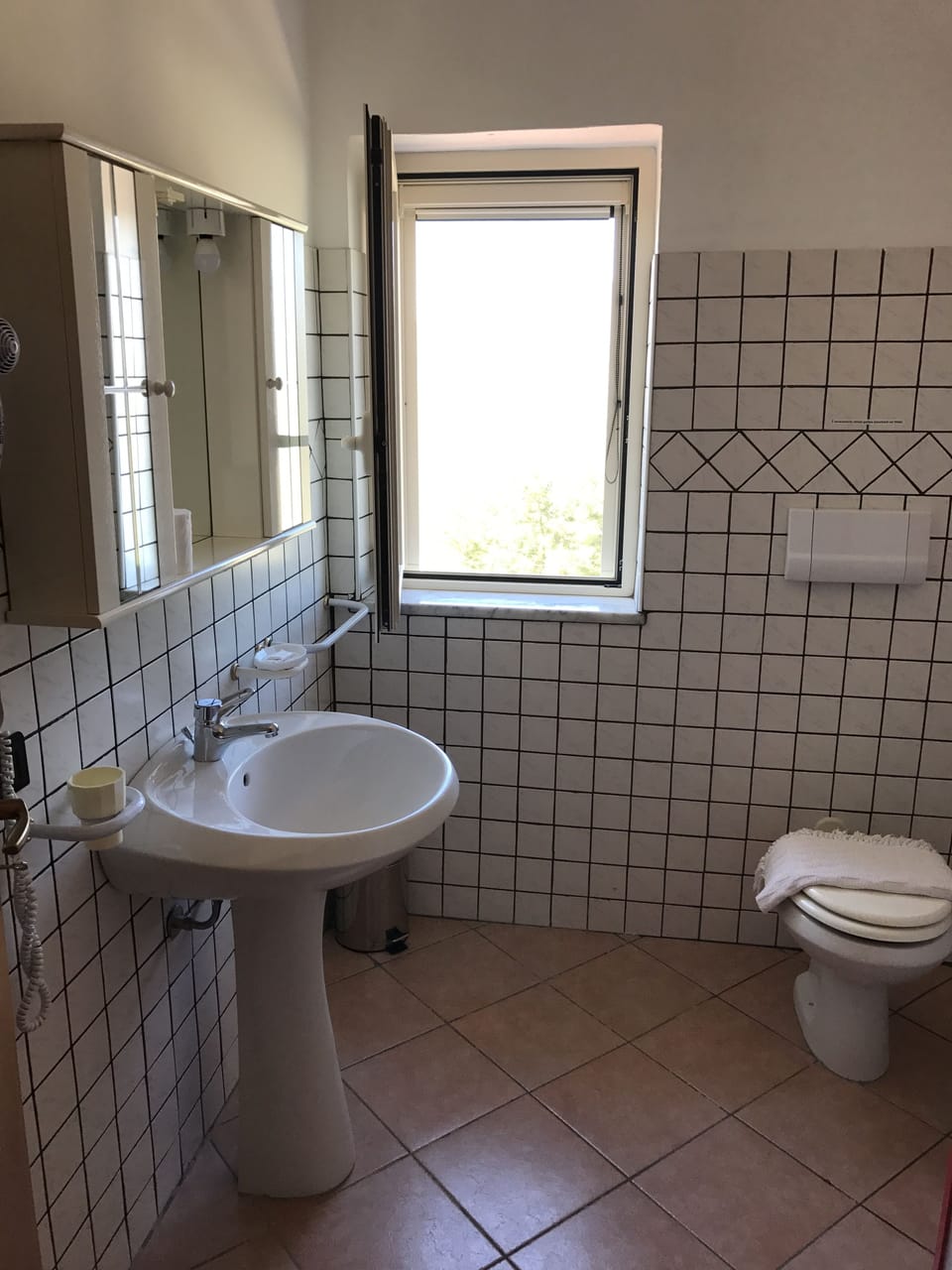 Double Room, Private Bathroom | Bathroom | Free toiletries, hair dryer, bidet, towels