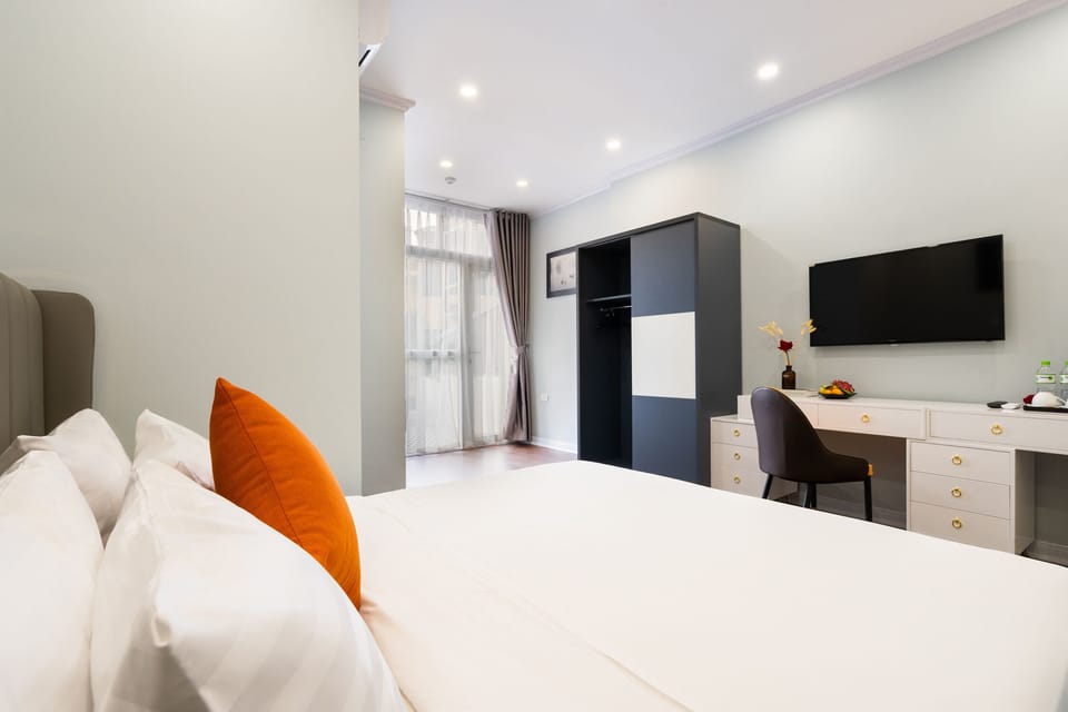 Junior Suite, Balcony | Minibar, in-room safe, desk, blackout drapes