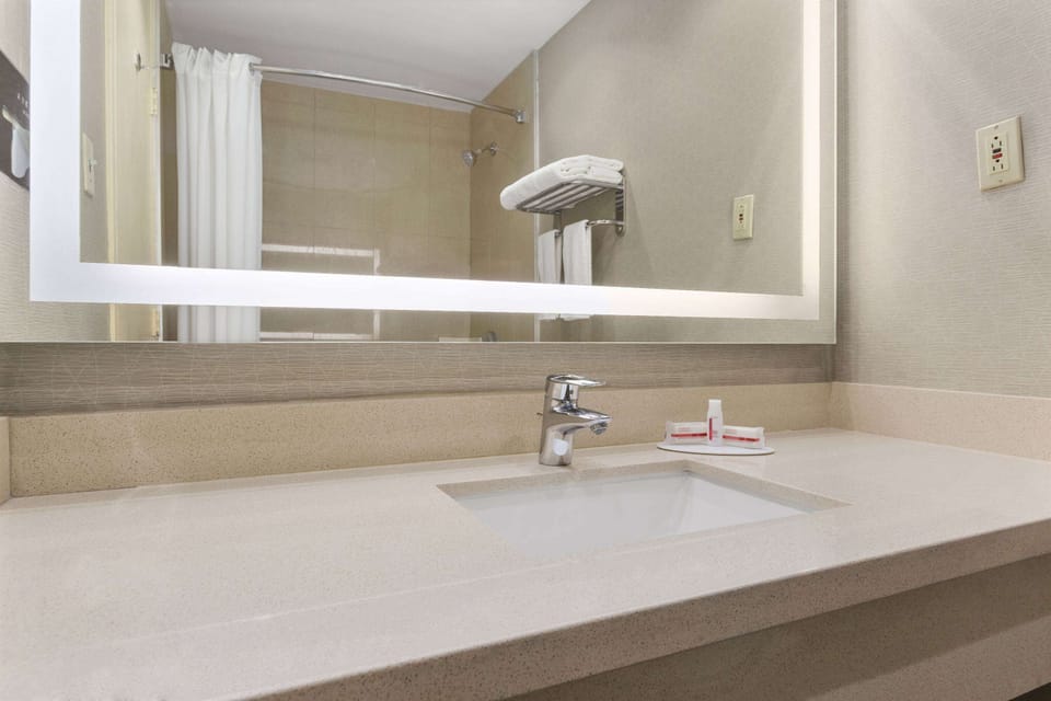 Days Inn by Wyndham Ottawa Hotel in Gatineau