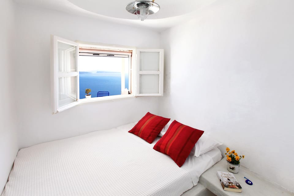 Menias Cave House Villa in Oia