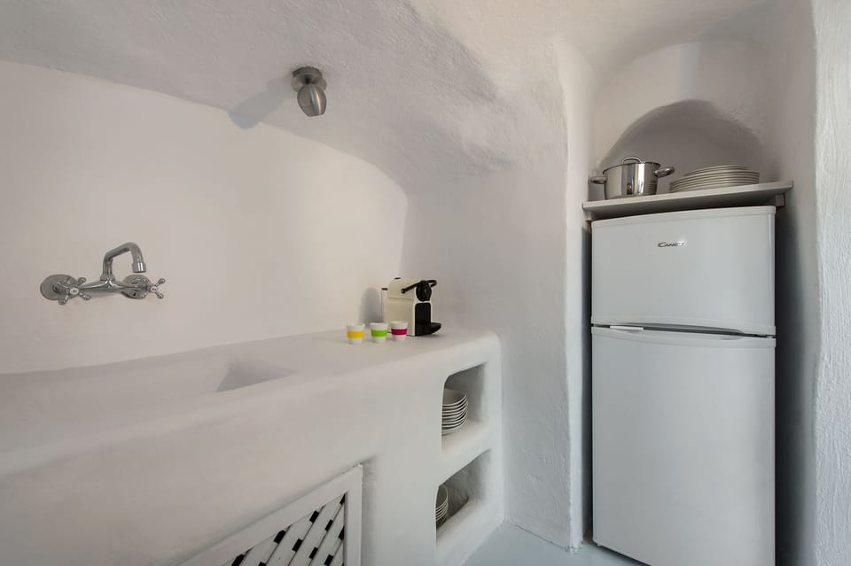 House, 1 Bedroom | Private kitchen | Fridge, oven, coffee/tea maker, electric kettle