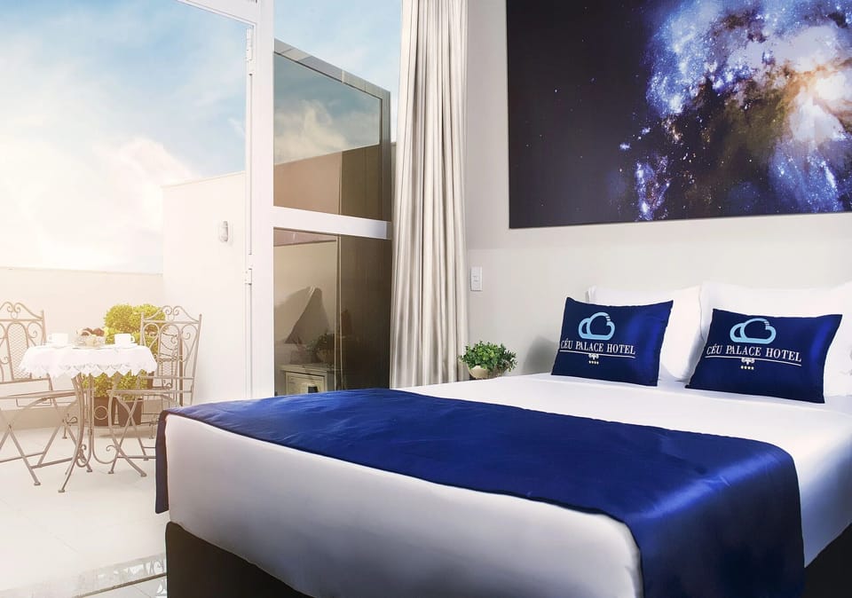 Premium Varanda | Hypo-allergenic bedding, minibar, in-room safe, desk