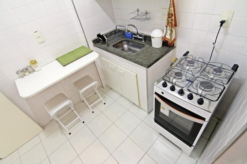 City Apartment, 2 Bedrooms, City View, Beachside | Private kitchen | Fridge, microwave, oven, stovetop