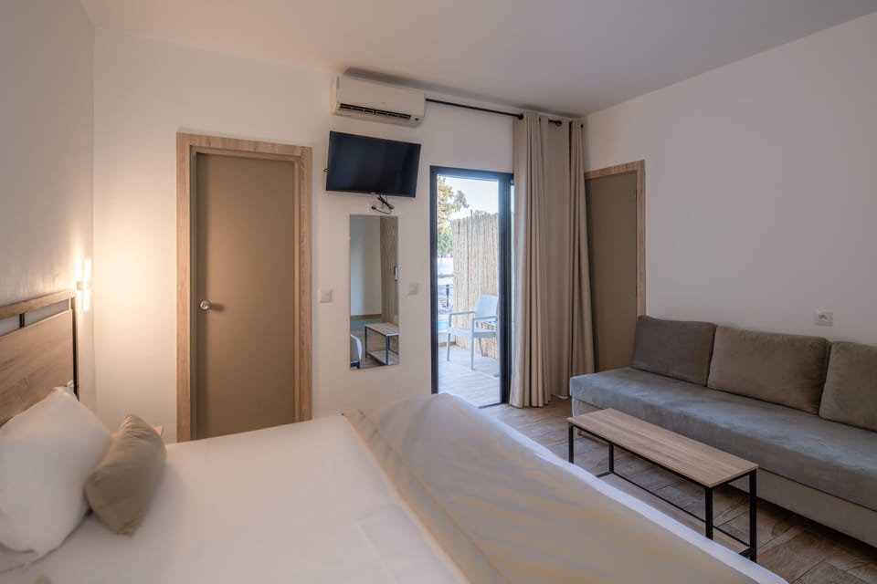 Standard Room | In-room safe, free cribs/infant beds, free WiFi, bed sheets