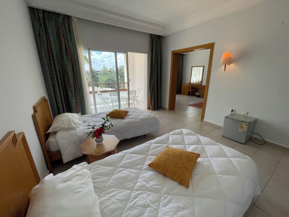 Family Suite | Blackout drapes, free WiFi, bed sheets