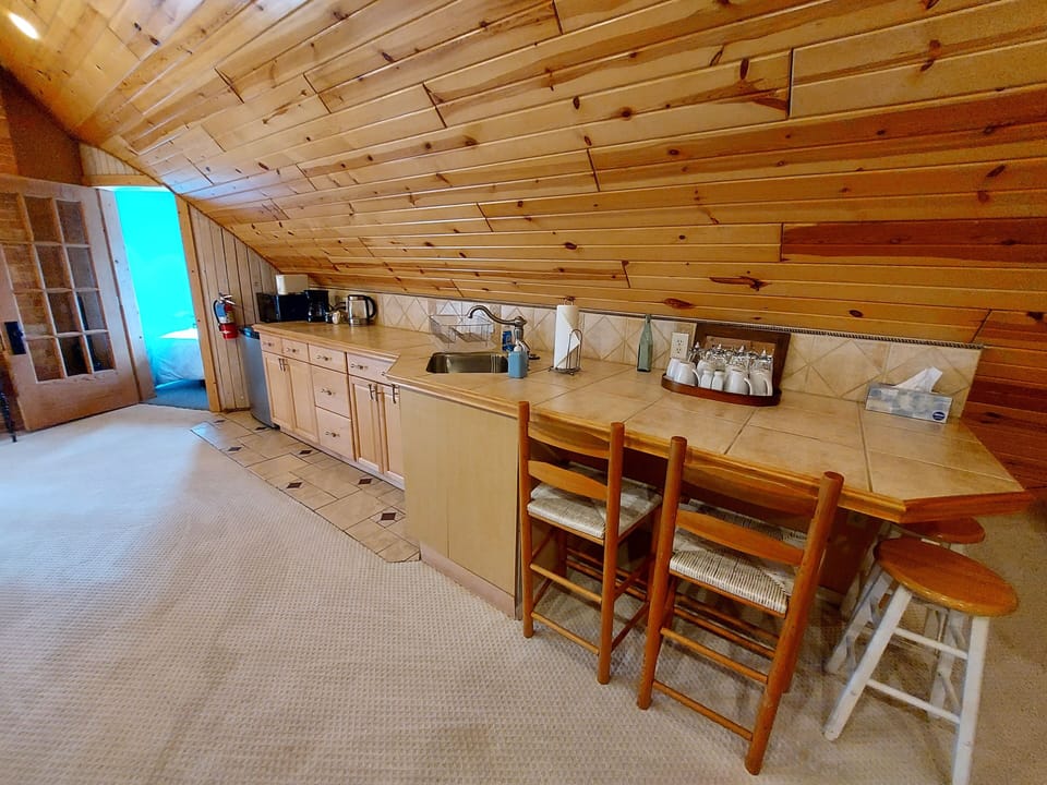 Comfort Loft, Multiple Beds, Kitchenette | Free WiFi, bed sheets
