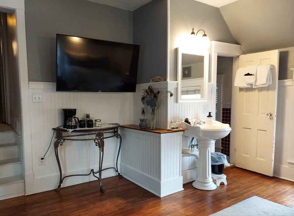 Standard Double Room, 2 Queen Beds | Free WiFi, bed sheets