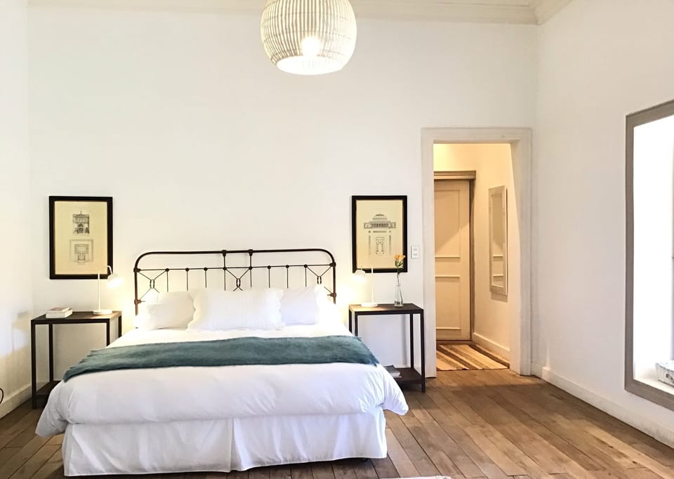 Master Suite | Premium bedding, in-room safe, soundproofing, WiFi (free)