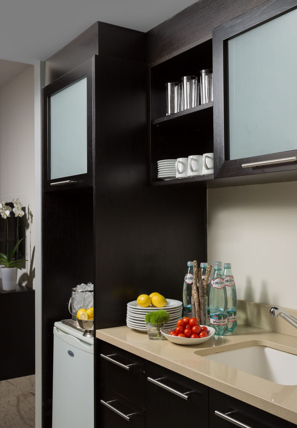 Suite, Mountain View | In-room safe, desk, free cribs/infant beds, rollaway beds