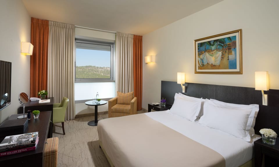 Classic Room, Mountain View | In-room safe, desk, free cribs/infant beds, rollaway beds