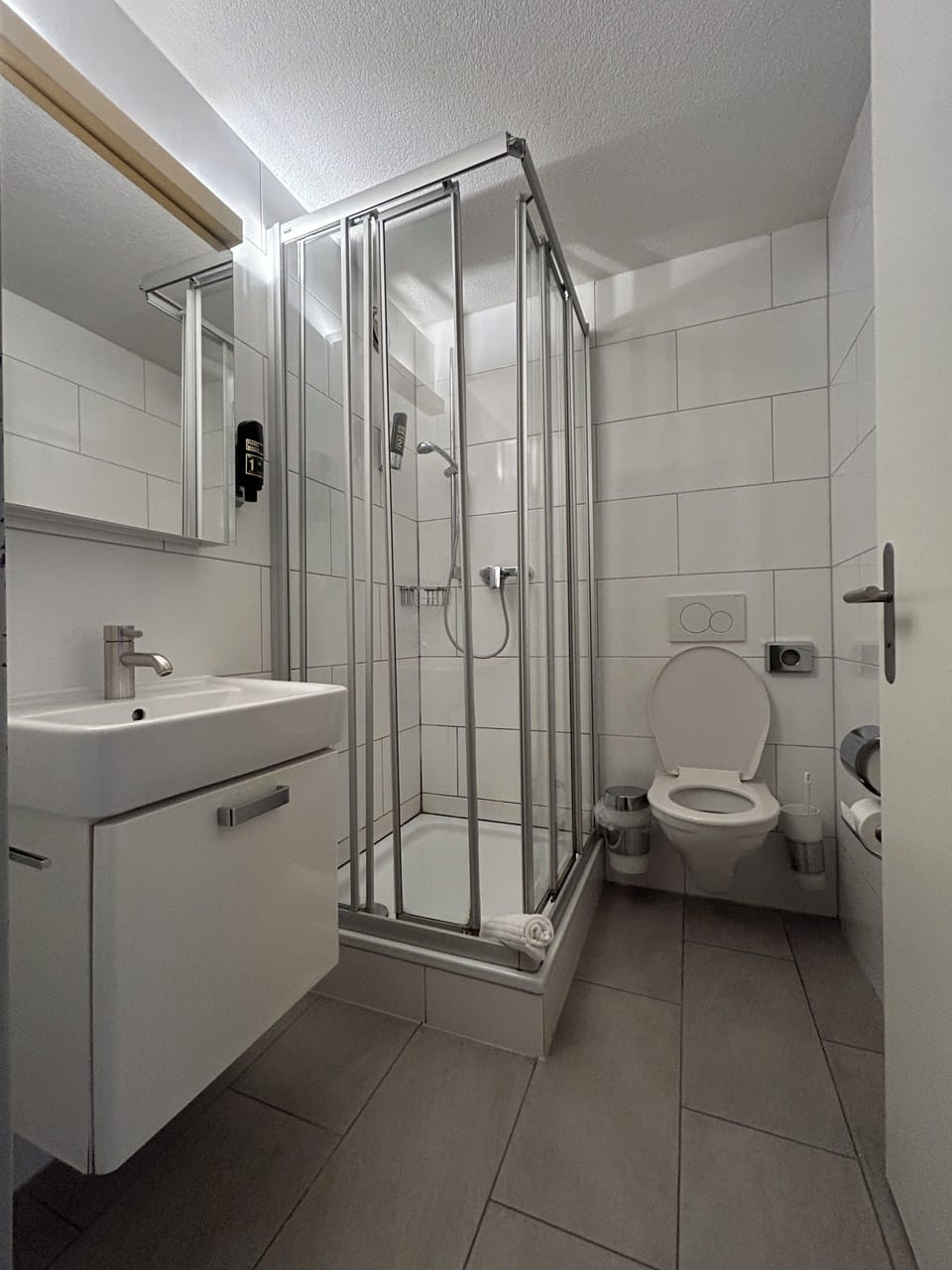 Family Room | Bathroom | Shower, hair dryer, towels