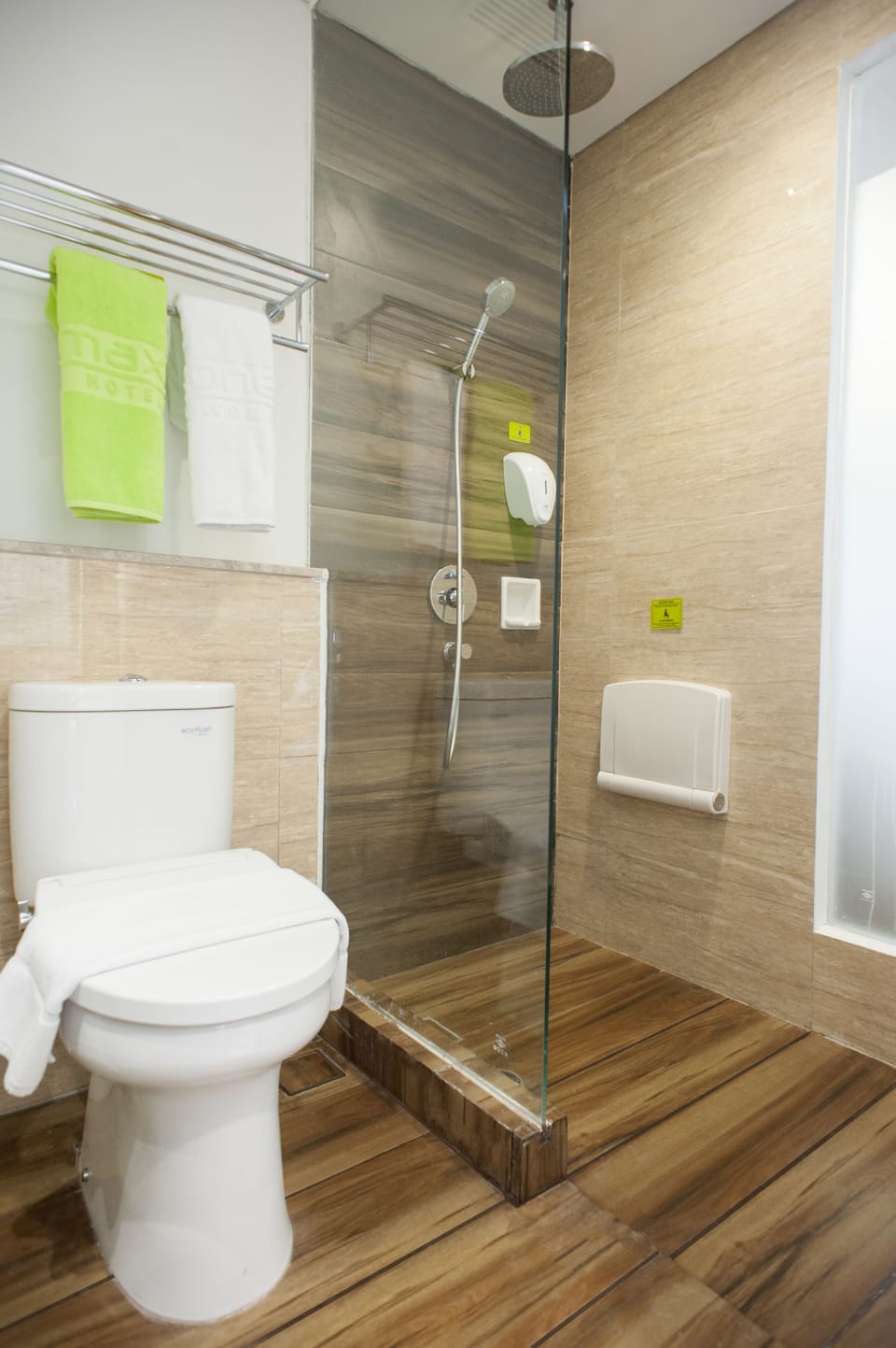 Happiness King Room | Bathroom shower