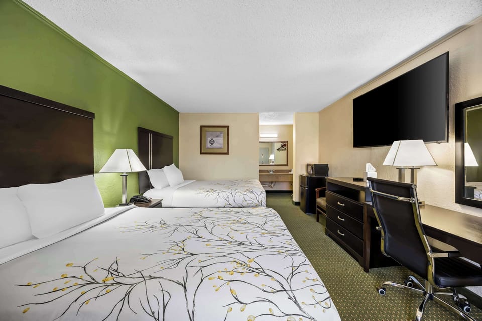 Cribs/infant beds, free WiFi, alarm clocks