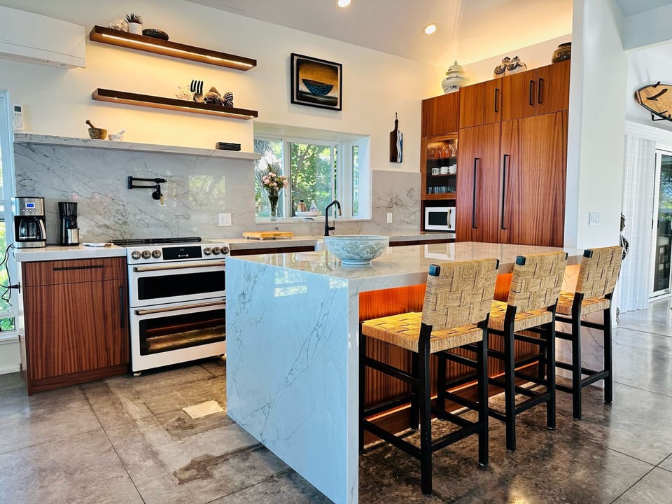 House, 2 Bedrooms | Private kitchen | Fridge, microwave, oven, coffee/tea maker