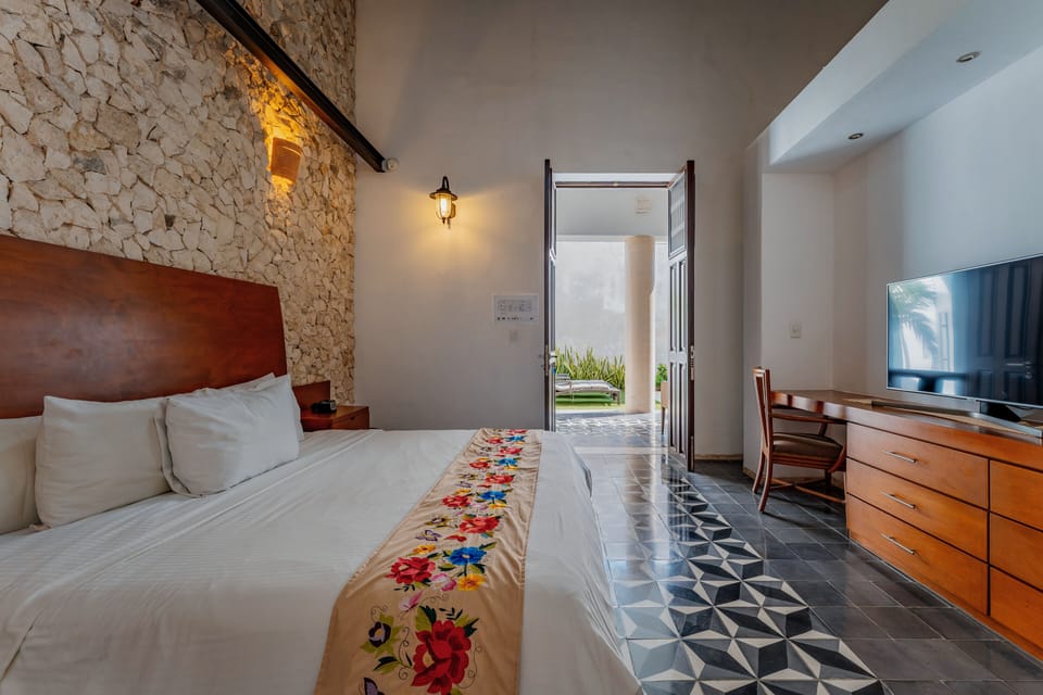 Junior Suite | In-room safe, desk, soundproofing, WiFi (free)