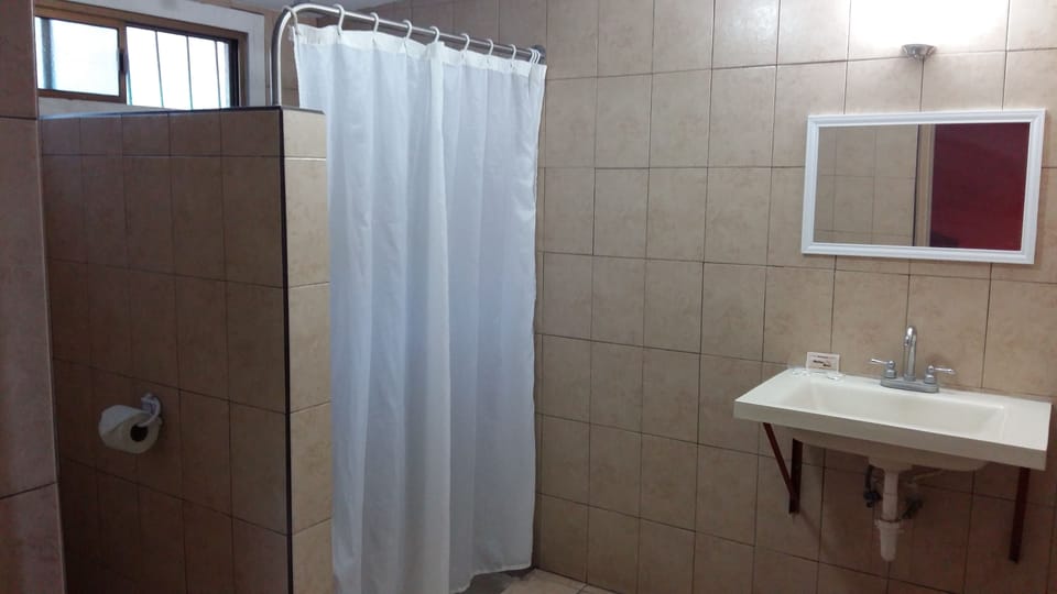 Shower, free toiletries, towels