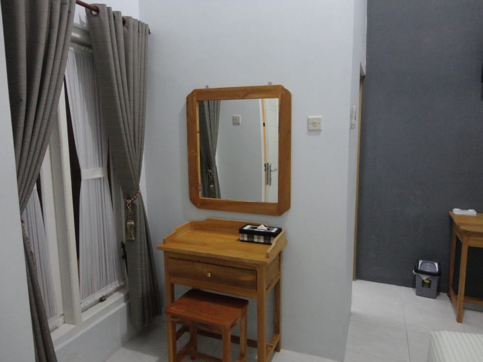 Standard Room | Desk, free WiFi