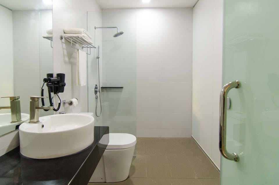 Shower, free toiletries, hair dryer, towels