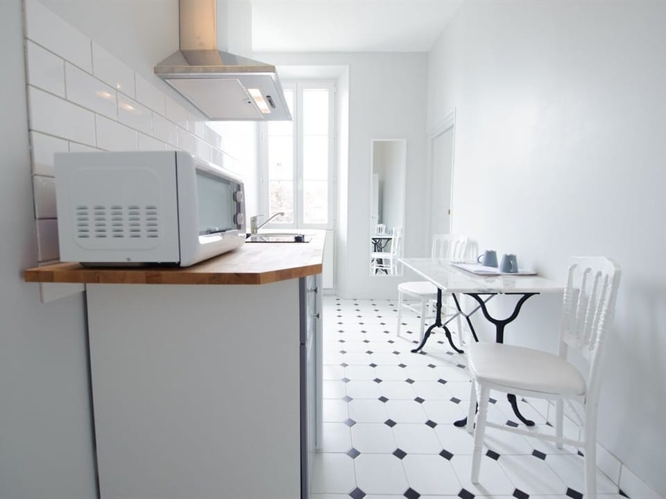 Standard Apartment, Ensuite | Private kitchen