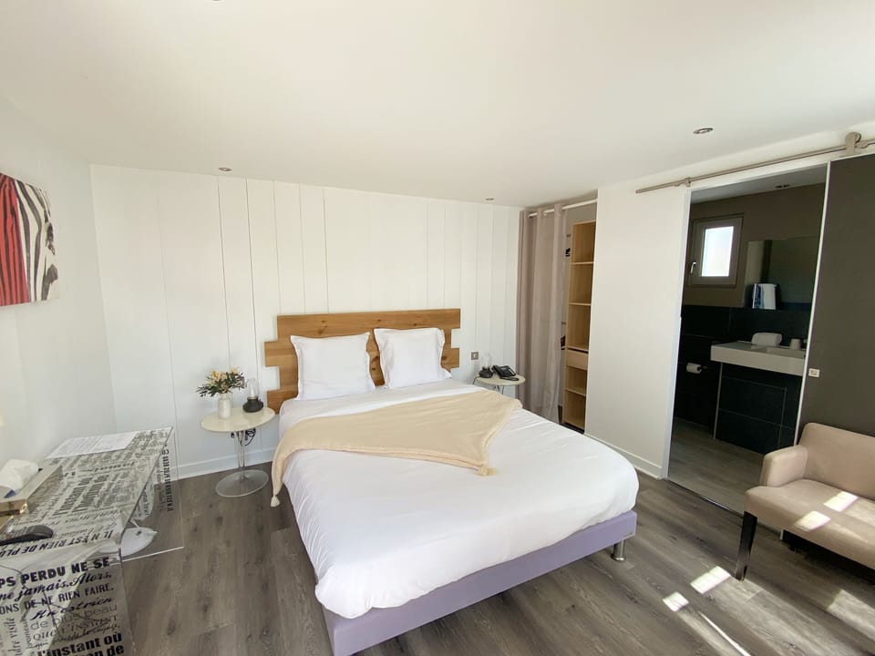 Double Room (Marengo) | Desk, soundproofing, iron/ironing board, free WiFi