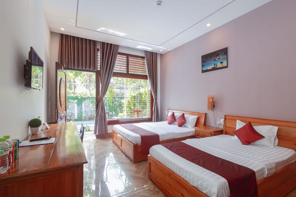 Deluxe Triple Room | Minibar, iron/ironing board, free WiFi, bed sheets