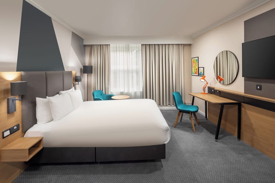 Standard Room, 1 Queen Bed, Accessible | Desk, laptop workspace, blackout drapes, soundproofing