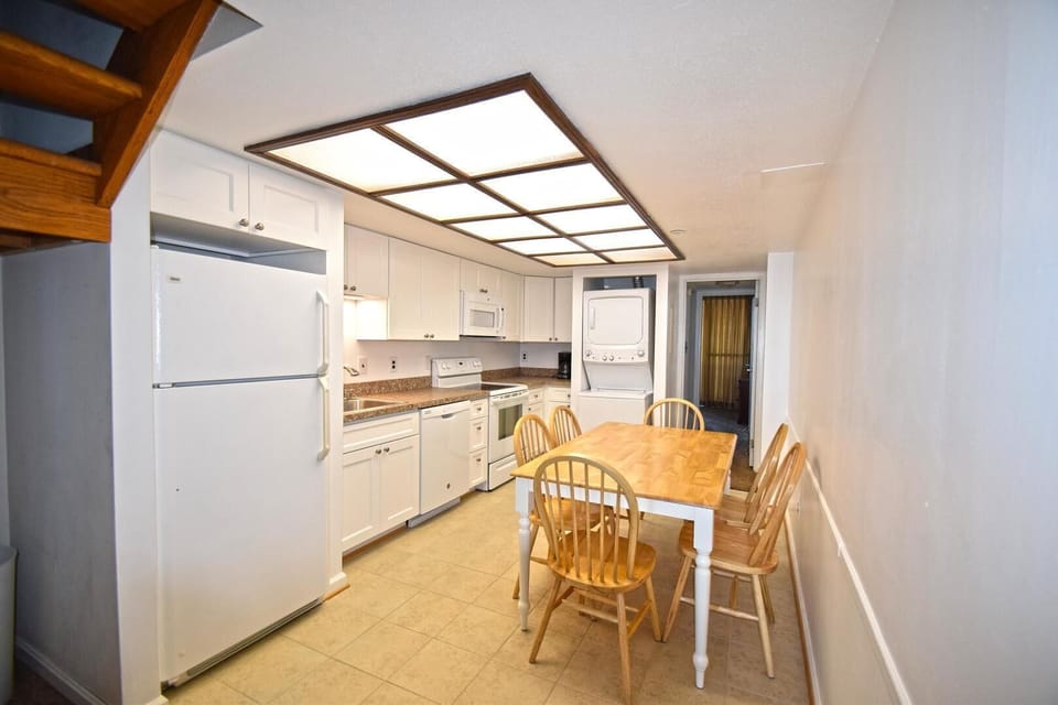 Condo, 2 Bedrooms | Private kitchen | Full-size fridge, microwave, oven, stovetop