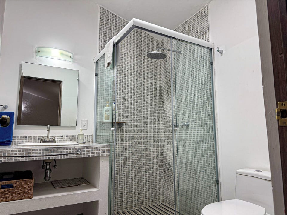 Habitación triple | 9 bedrooms, premium bedding, in-room safe, individually decorated