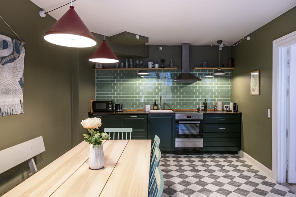 Apartment, 3 Bedrooms, Kitchen | Private kitchen | Fridge, microwave, oven, stovetop