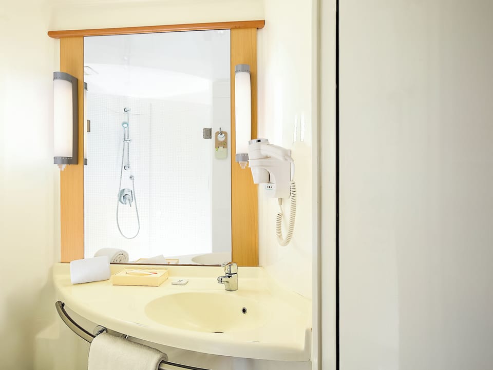Shower, eco-friendly toiletries, hair dryer, towels
