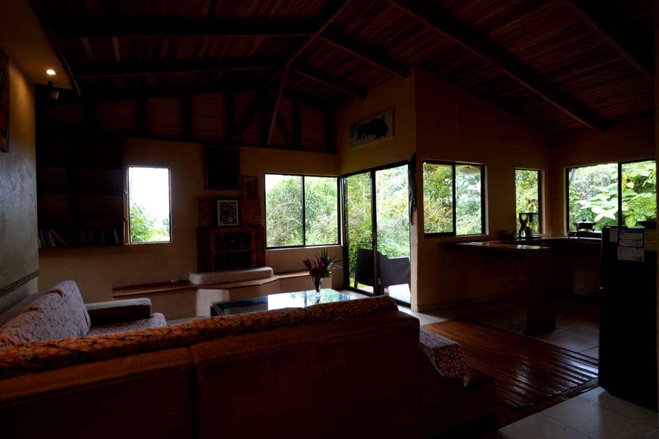 Comfort House | Living area | Books