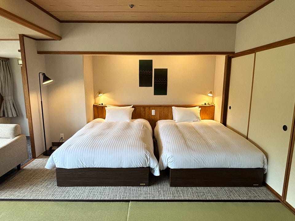 High-Floor Japanese-style Twin Room | In-room safe, WiFi (free), bed sheets