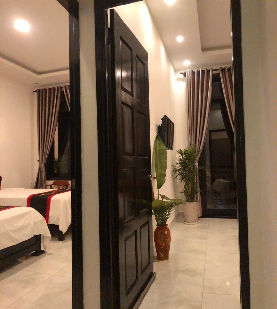 Premium bedding, pillowtop beds, minibar, in-room safe