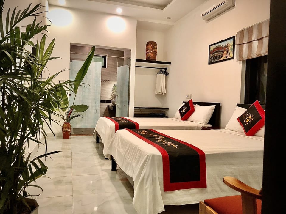Family Room | Premium bedding, pillowtop beds, minibar, in-room safe