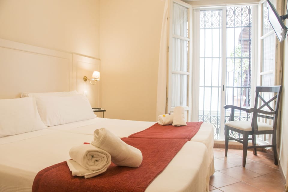 Deluxe Double Room | Soundproofing, iron/ironing board, free WiFi, bed sheets