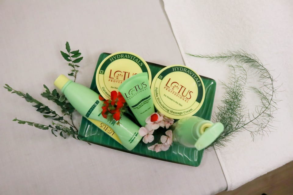 Couples treatment rooms, steam room, body treatments, hot stone massages