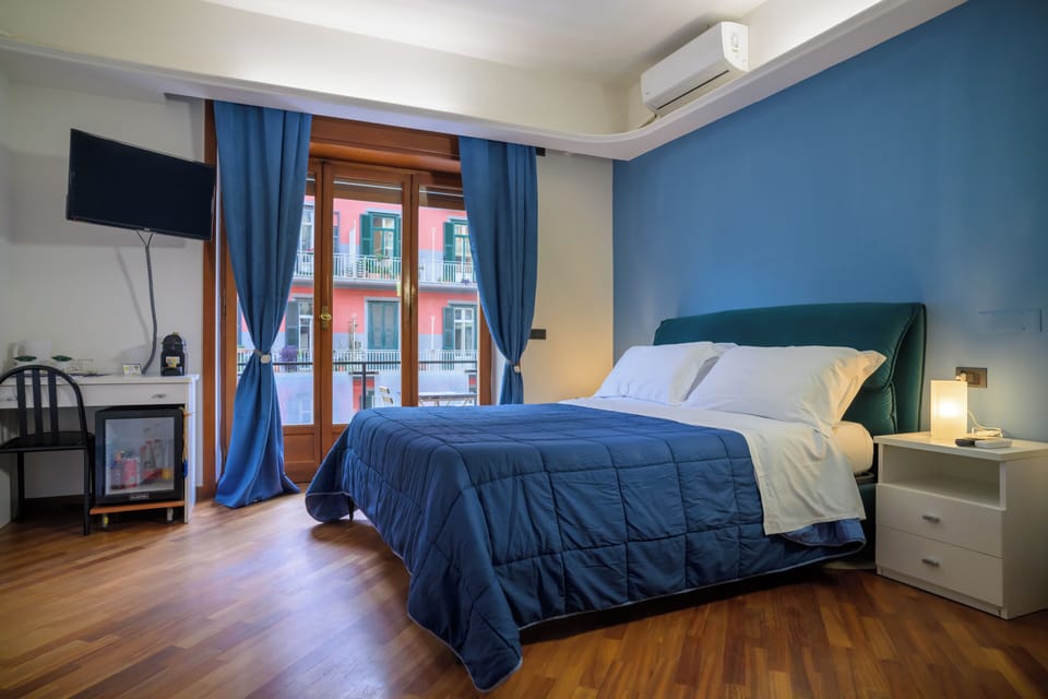 Deluxe Room | Frette Italian sheets, premium bedding, memory foam beds, minibar