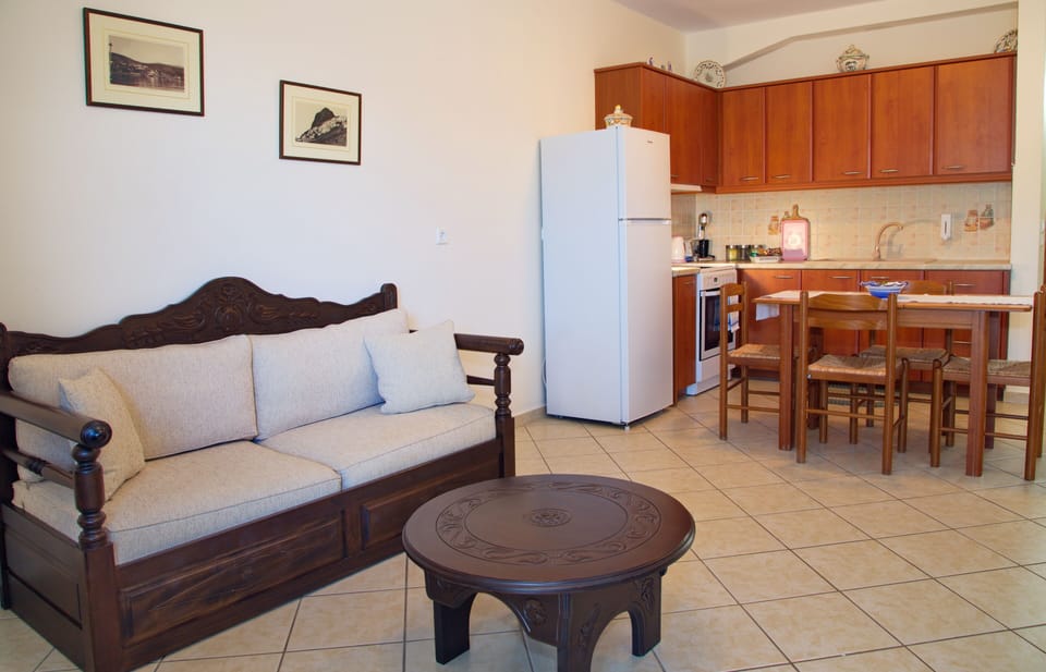 Apartment, 1 Bedroom (Maisonette 2) | Private kitchen | Full-size fridge, oven, stovetop, coffee/tea maker