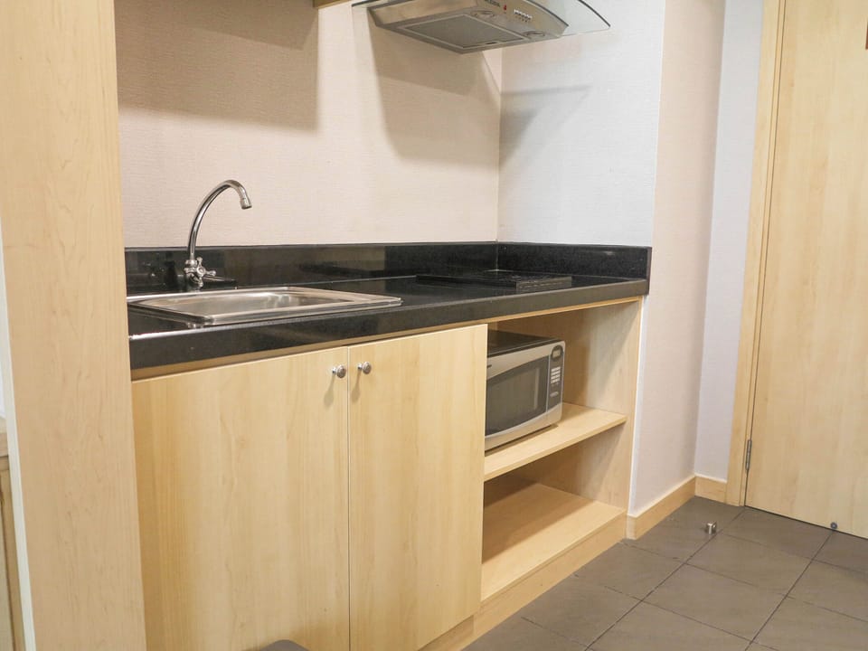 Standard Apartment | Private kitchen | Fridge, electric kettle