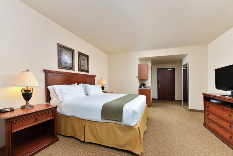 In-room safe, desk, blackout drapes, iron/ironing board
