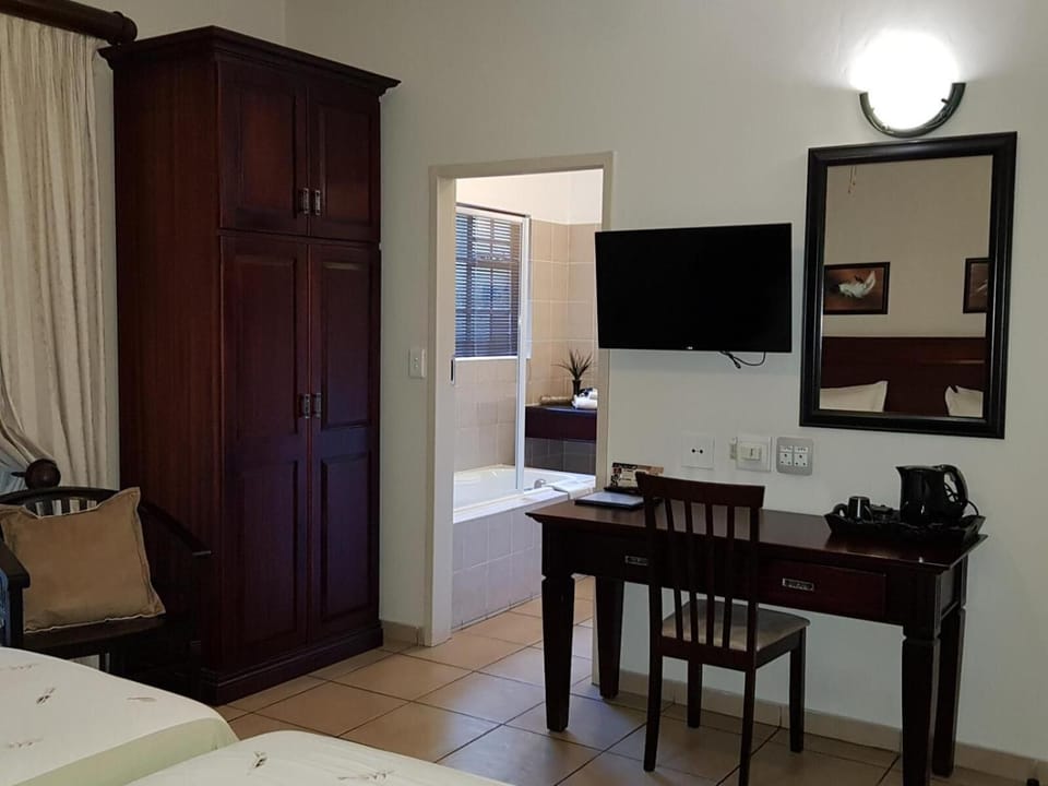 1 bedroom, in-room safe, desk, laptop workspace