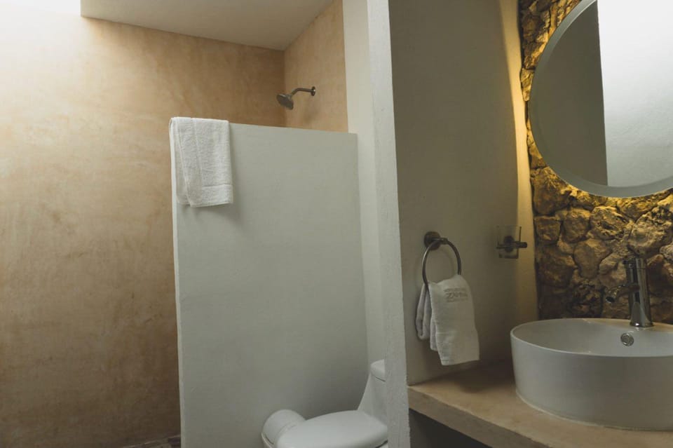 Grand Double Room | Bathroom shower