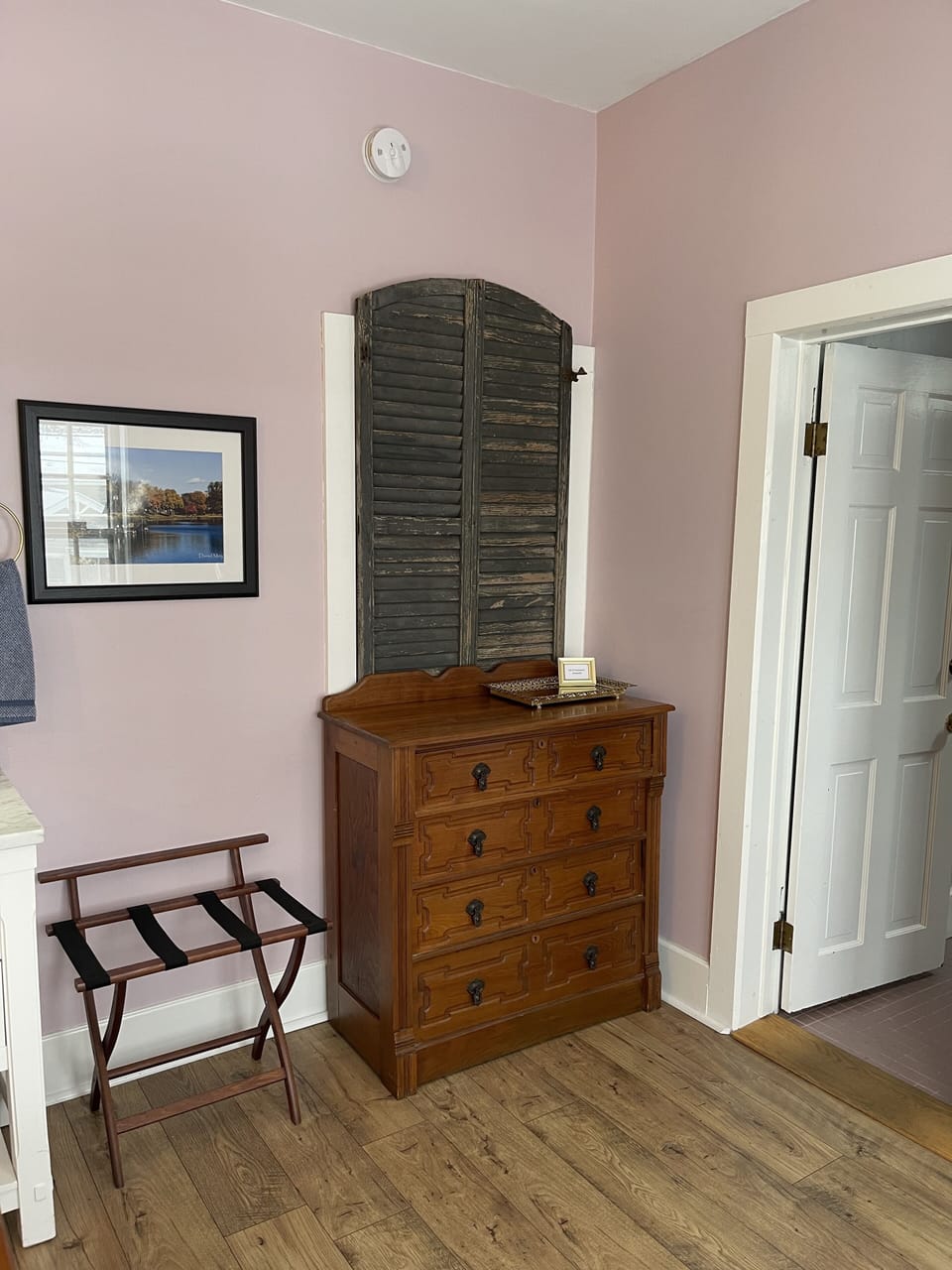 Village Loft | Desk, free WiFi, bed sheets