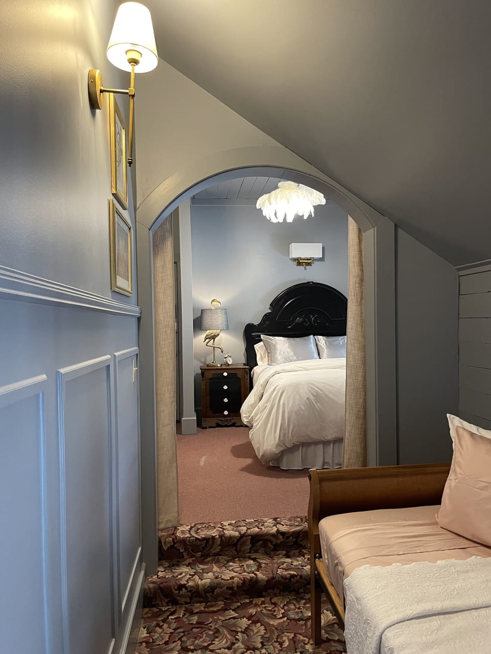 Friendship Suite | Desk, free WiFi, bed sheets